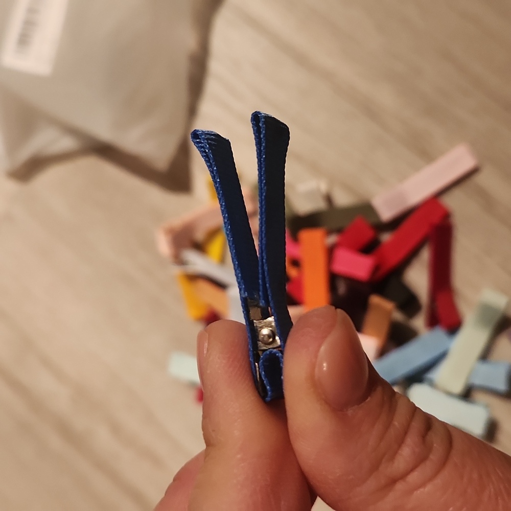 Bundle of Multicolor Alligator Hair Clips - Picture 2 of 3